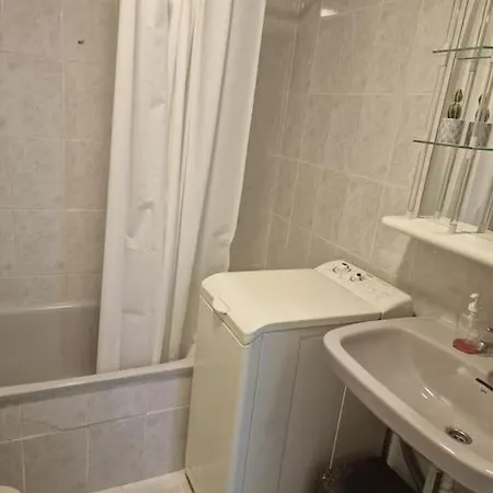 Apartment Flat 150m Away From