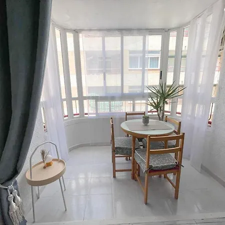Apartment Flat 150m Away From