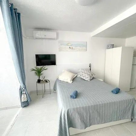 Flat 150m Away From Апартаменты Торевьиа