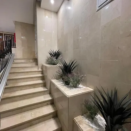 Flat 150m Away From Торевьиа