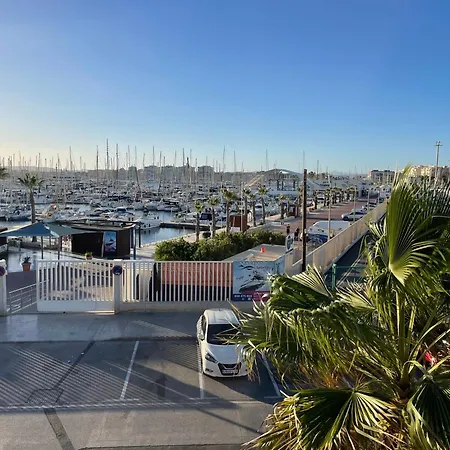 Apartment Flat 150m Away From